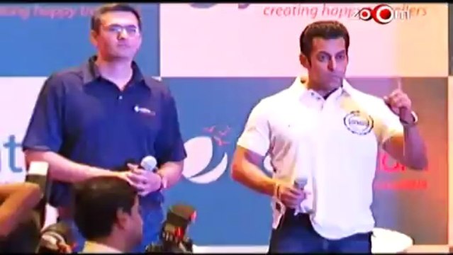 Shahrukh takes an initiative to empower his leading ladies