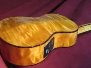 Jeff Kerléo, artisan luthier,  vous présente son ukiulélé concert érable quilted à dos sculpté.