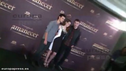 Pattinson pone distancia entre él y Stewart