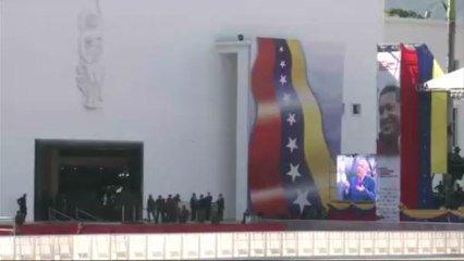 Filas longas para dar adeus a Chávez