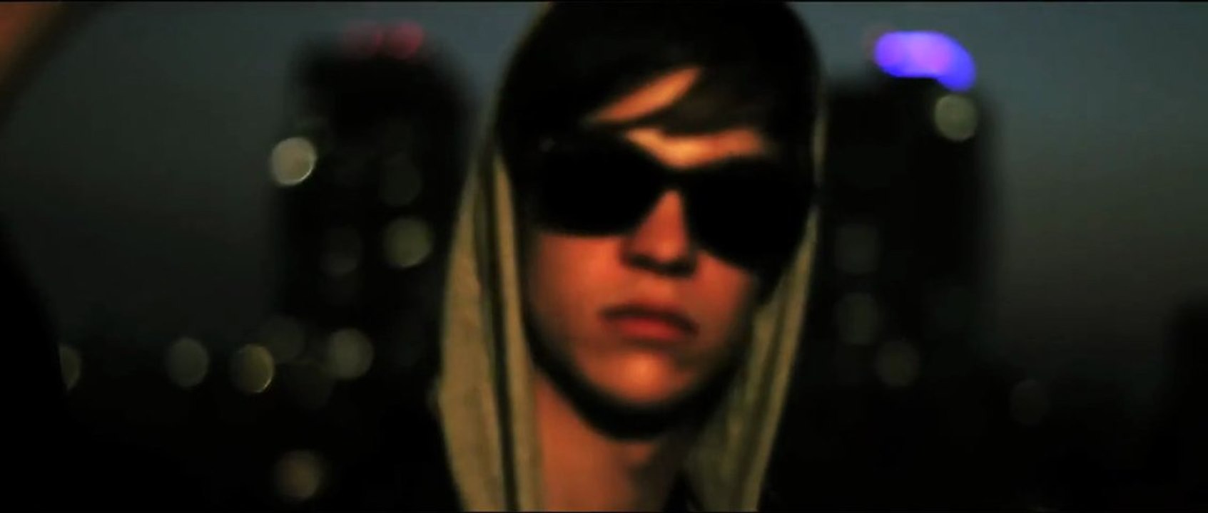 Black Light Dinner Party - Gold Chain