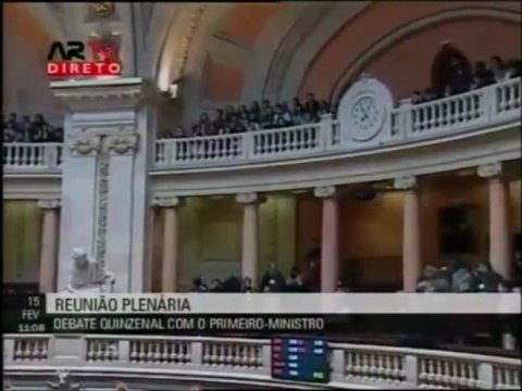 Passos Coelho interrompido por Grandola Vila MOrena 15 02 2013