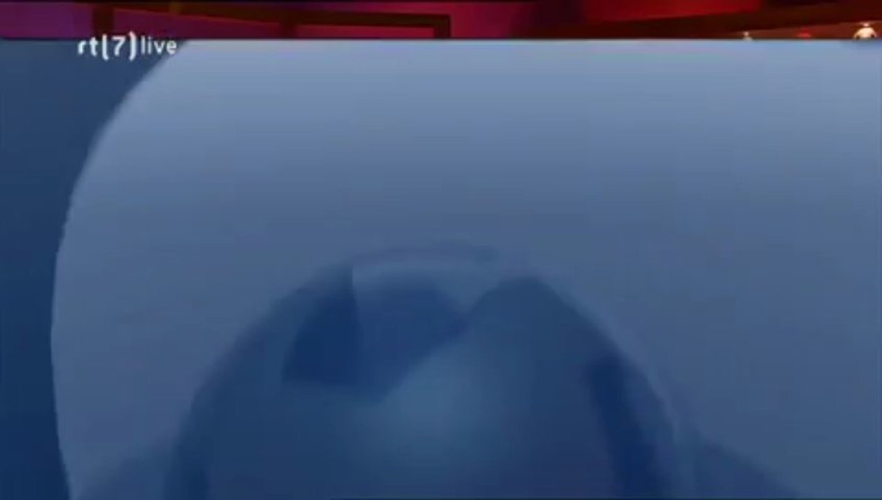 Voetbal International - Johan Derksen doet het op zijn hondjes (22-02-2010)