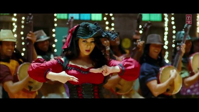 Desi Mem from Kamaal Dhamaal Malamaal