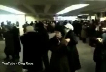 Le métro de Kiev se transforme en piste de danse pour ces retraités