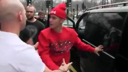 Justin Bieber Magazincilerle Kavga Etti