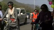 النساء الباكستانيات على الدراجات الهوائية