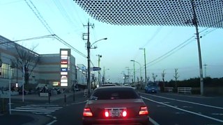 改造車、当て逃げ、逃走