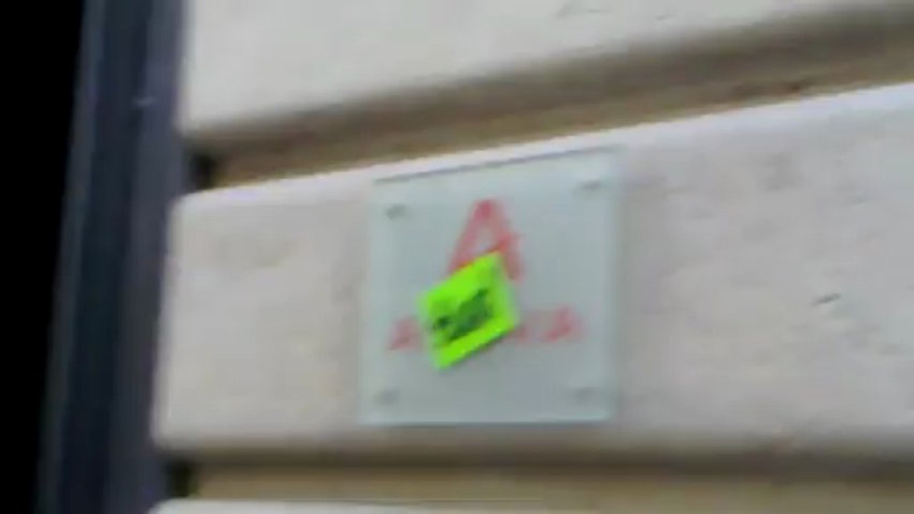 3/5 : Chaîne humaine anti-nucléaire de gare SNCF St Lazare à AREVA, 33 rue de Lafayette