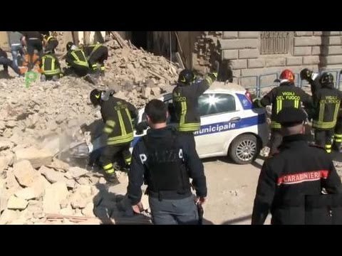 Napoli - Crolla palazzo a Riviera di Chiaia, testimonianze (04.03.13)