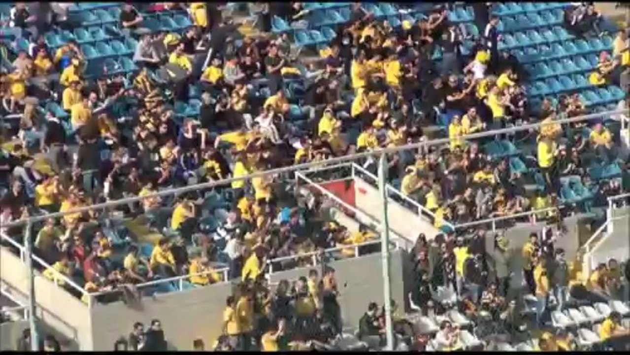 ΑΠΟΕΛ-ΑΕΛ-φίλοι ΑΕΛ χειροκροτούν ΑΠΟΕΛ U21