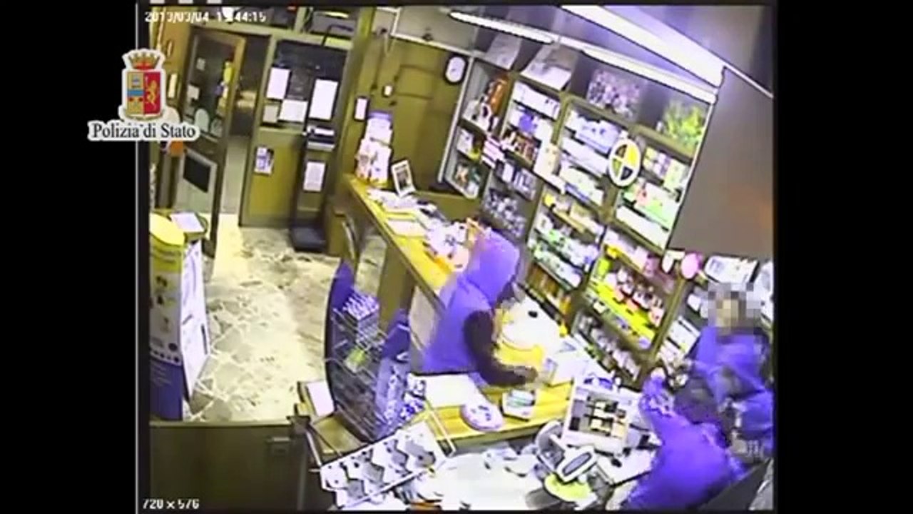 Palermo - Rapinano farmacia e picchiano impiegato, arrestati (09.03.13)