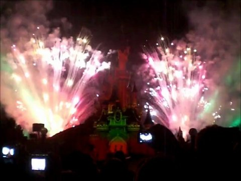Disneyland Paris : St David Fireworks 2013