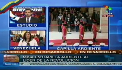 Continúan llegando venezolanos al útimo adiós a Hugo Chávez