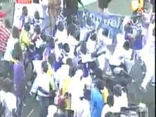 VIDEOS lutte Zoss vs Tidiane FAYE: le professeur de Lansar ravie la vedette au show-man dans les touss