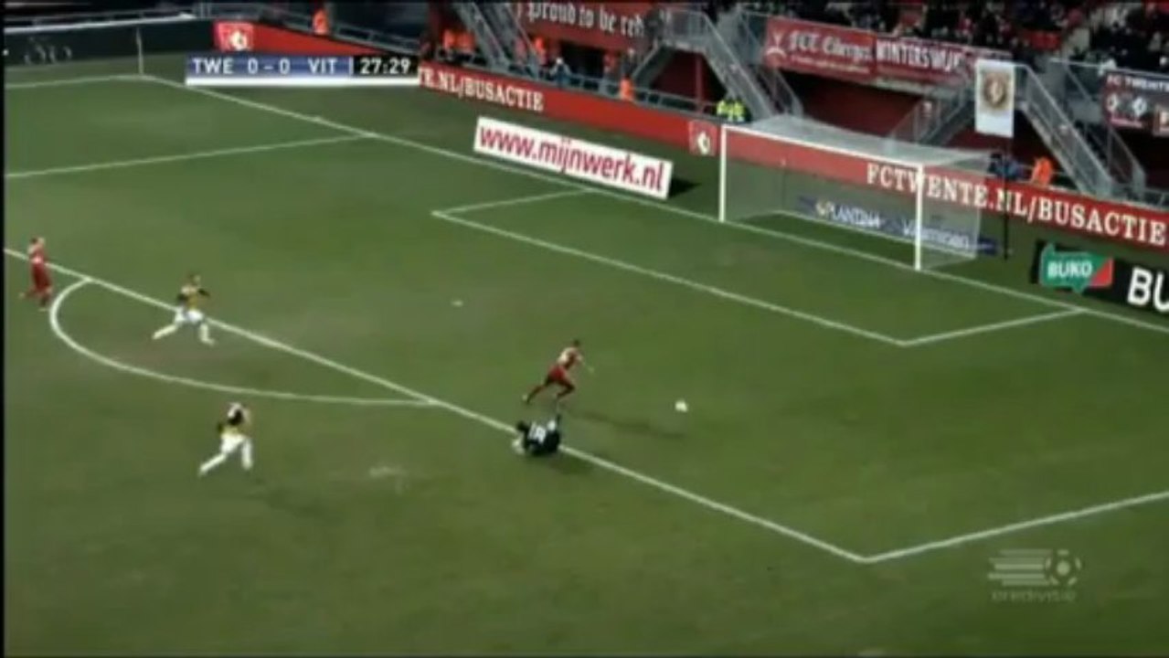 Peinlicher Fehlschuss: Twentes Janssen trifft nicht ins leere Vitesse-Tor