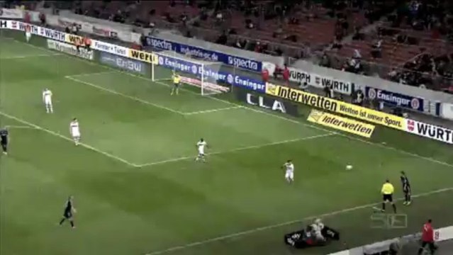 Bomba al volo di Rudnevs, l'eurogol che decide Stoccarda-Amburgo