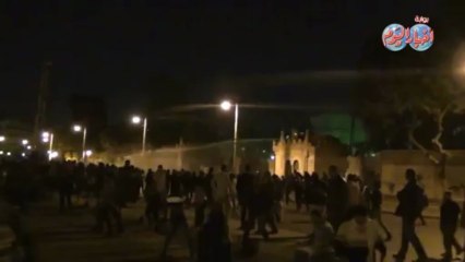 أمطار بخراطيم المياه تنهمر على المتظاهرين بالإتحادية