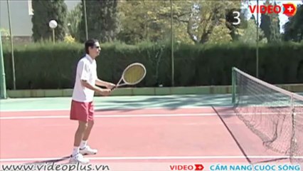 Cách thực hiện cú vo le thuận tay khi chơi tennis