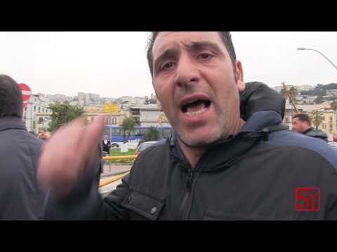 Napoli - La protesta degli sfollati del crollo in via Chiaia (05.03.13)