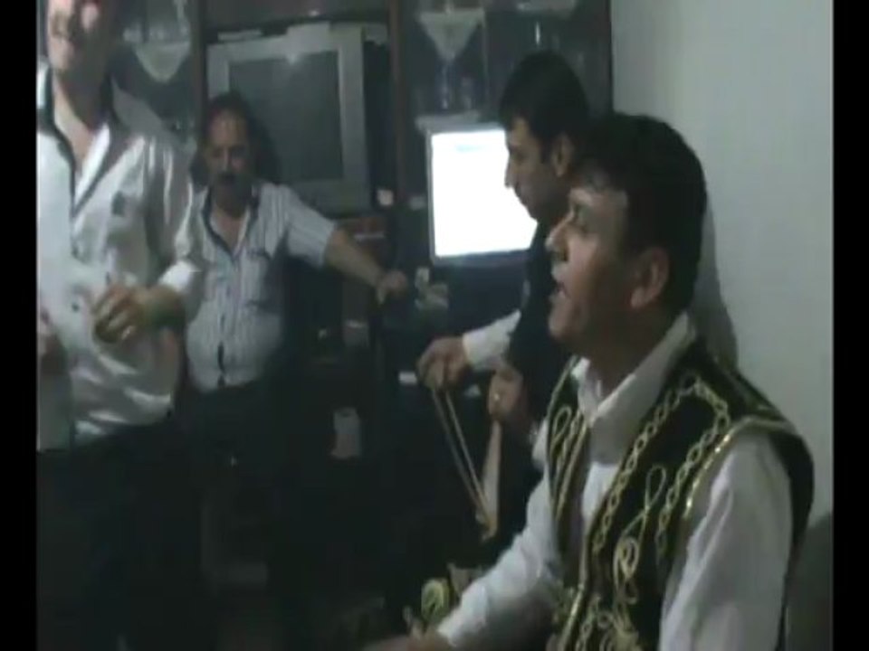 Beykoz Yeni Mahalle Mustafa Celik Hic Önemi Yokkun Evinde Eylence