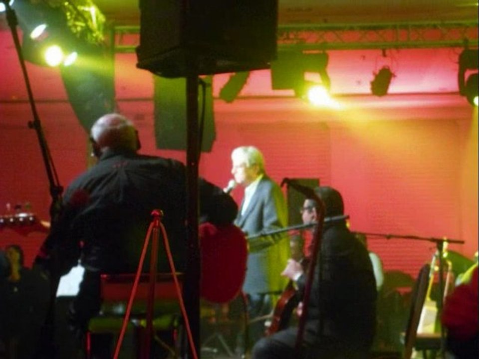 ENRICO MACIAS CHANTE POUR l'O.S.E. DE CASA
