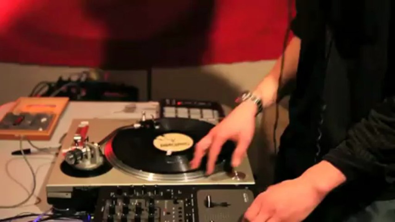 Belleruche - Cat  In A Dog Suit (Live on KEXP)