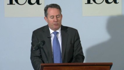 Liam Fox calls for spending freeze