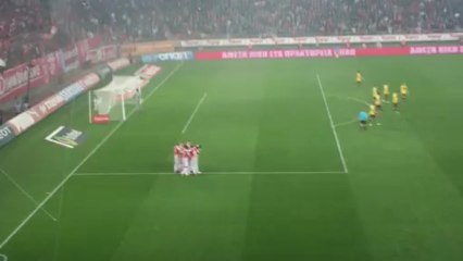 Πανηγυρισμοί μετά το 1-0 του Αβραάμ Παπαδόπουλου