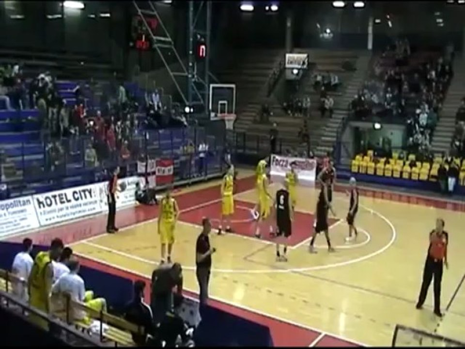 Icaro Sport. Crabs Rimini-Poderosa Montegranaro 58-66, la partita