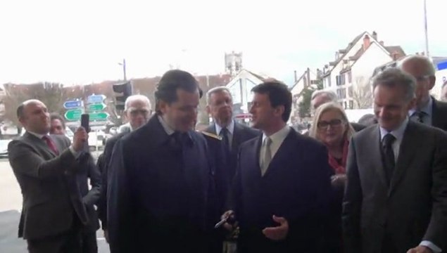 Valls inaugure le commissariat d'Auxerre