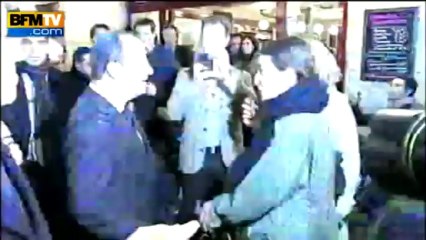 Une dame à Hollande: "on ne veut pas de photos, on vous voit déjà asez à la télé"