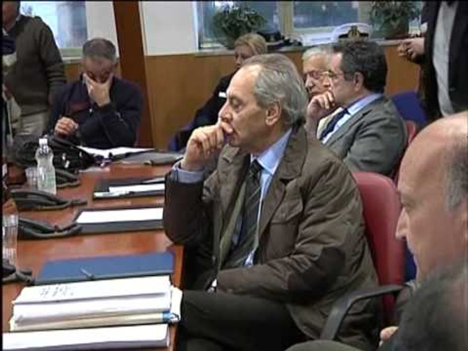 Salerno - Neutralizzato l'ordigno trovato al Crescent (11.03.13)