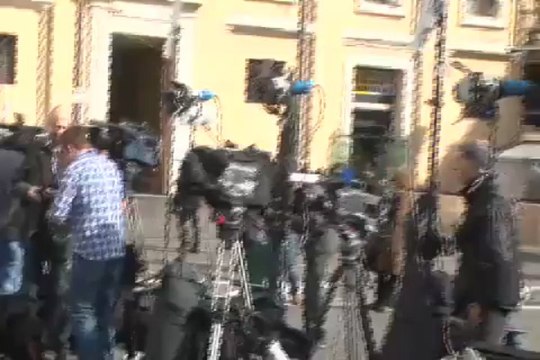 Papalık seçimi geleneksel ayinle başladı