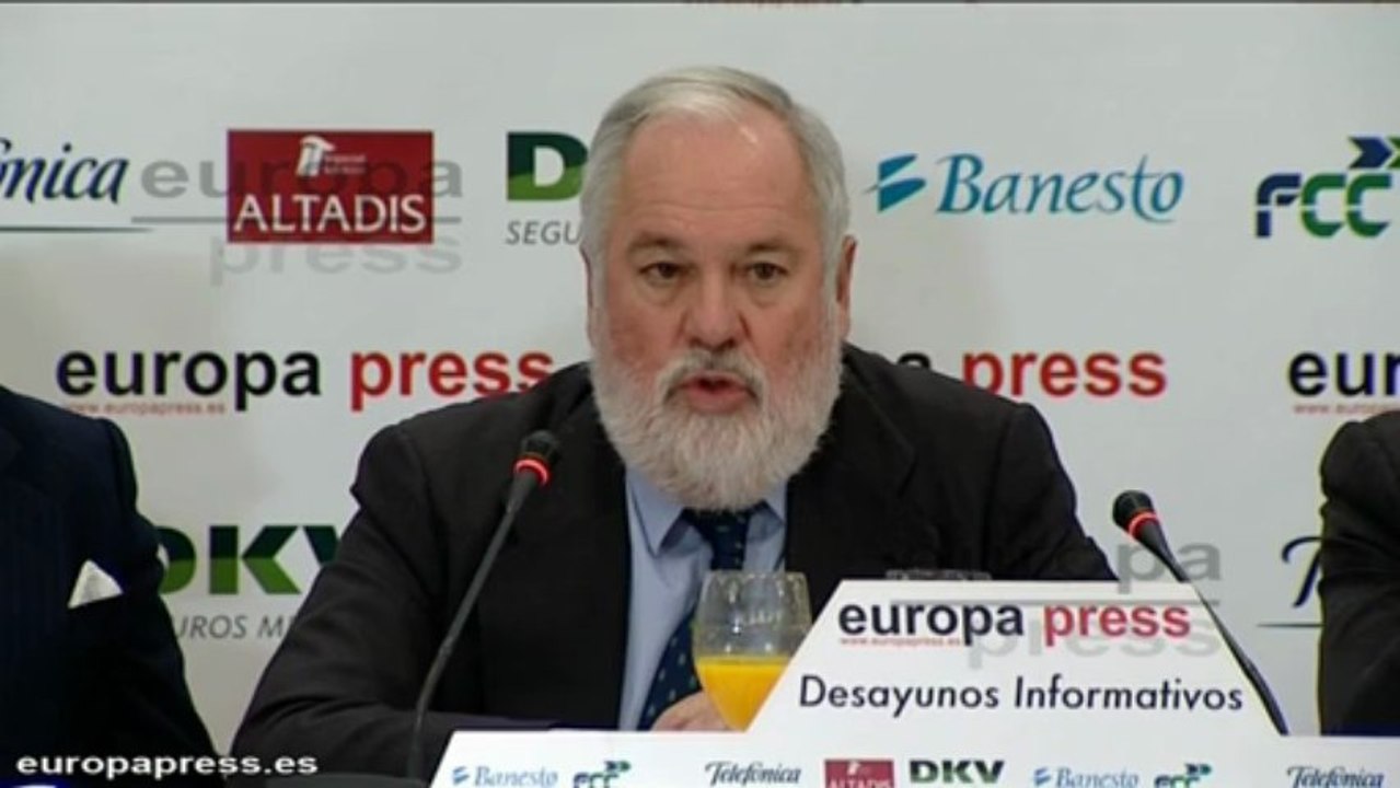 Cañete espera que "se solucione" situación de Pescanova