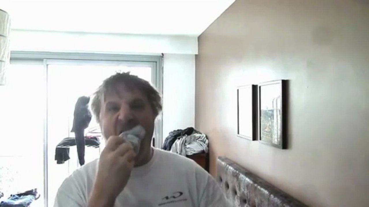 Cyril Perrin présente Le monde du 12 Mars 2013