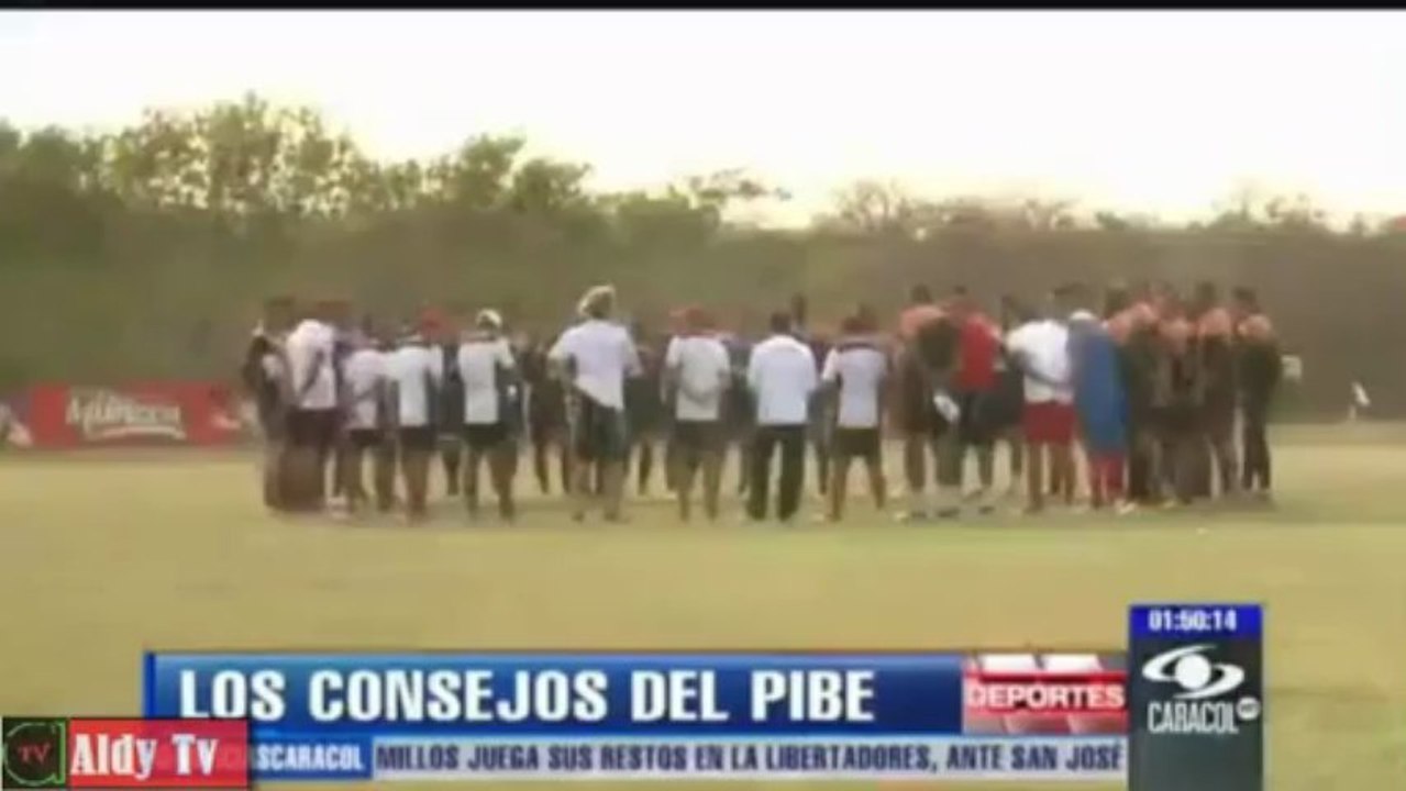 El Pibe Valderrama se toma la práctica del Junior y le manda mensaje a la afición