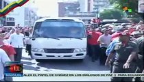 Nicolás Maduro llegó conduciendo un autobús al CNE
