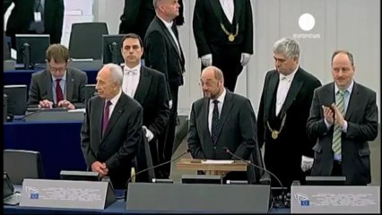 Peres: Arap Ligi Suriye'ye müdahale etmeli