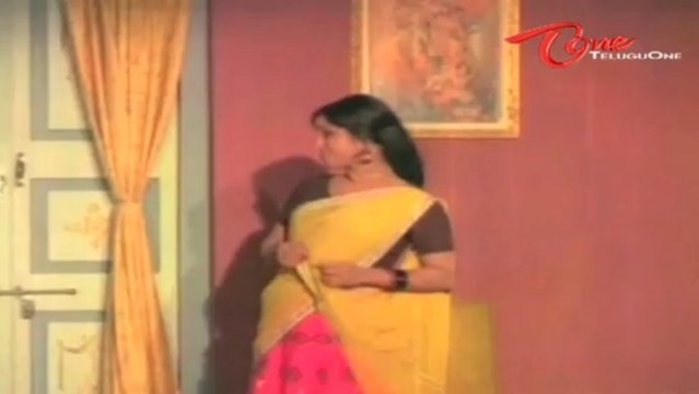 Hilarious Scene Between Naga Bhushanam - Allu Ramalingaiah