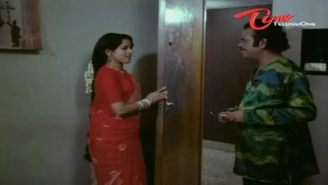 Sutti Veerabhadra Rao Hilarious Scene With Hot Aunty