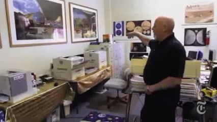 Dennis Hope vend la Lune, Mars et Mercure