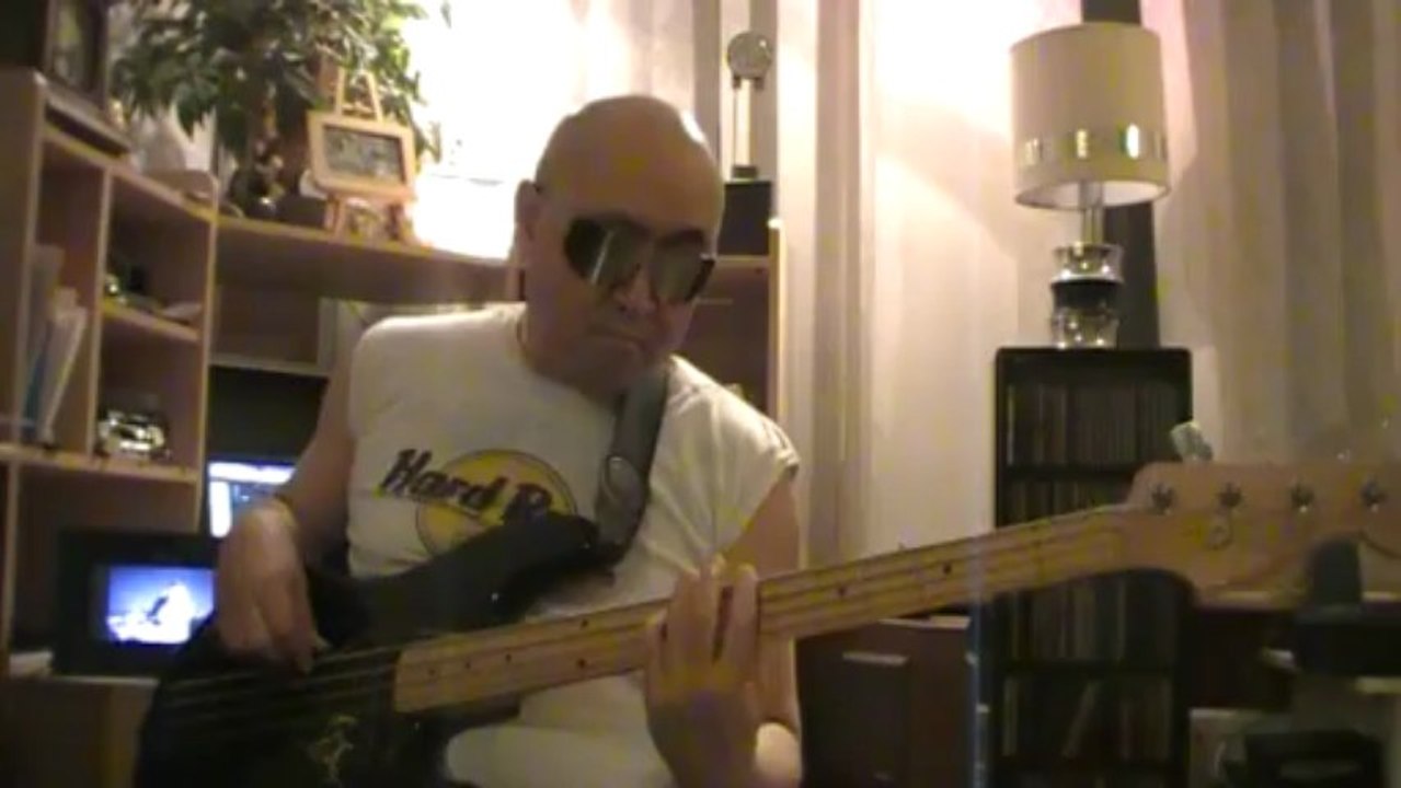 Papa got a brand new bag  James Brown basscover Bob Roha