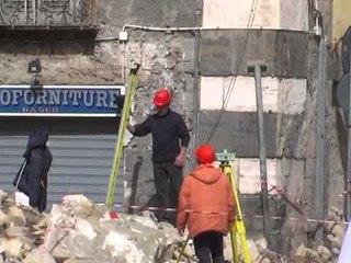 Napoli - Crollo palazzo Chiaia, istituita unità di crisi (11.03.13)
