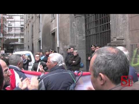 Napoli - I precari bros occupano la Provincia (12.03.13)