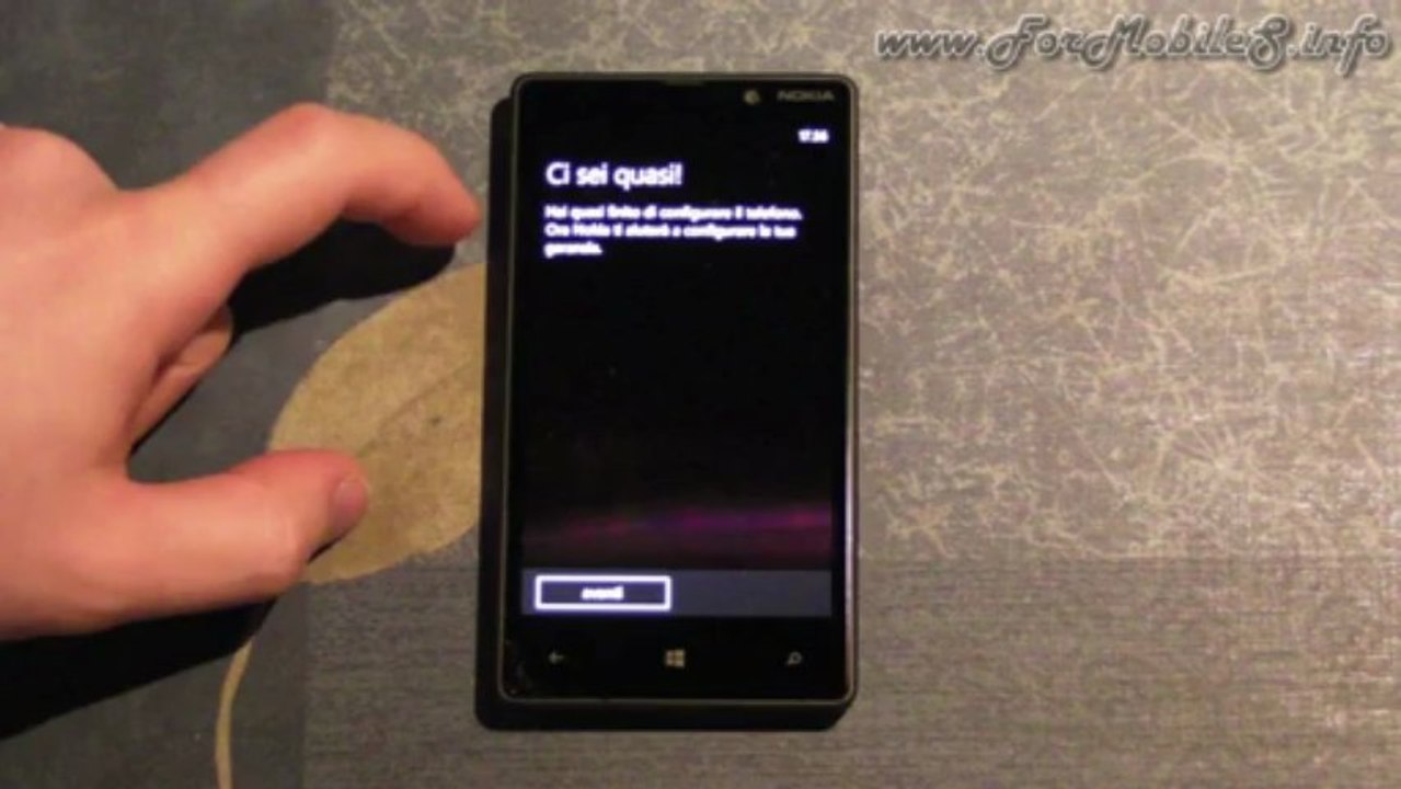 Nokia Lumia 820 giallo - Come inserire SIM, micro SD, batteria e impostazioni primo avvio