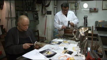 L'artigiano orafo che fabbrica l'anello del papa