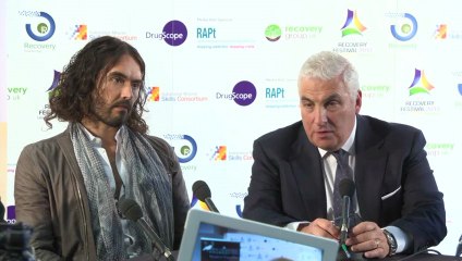 Russell Brand évoque la fondation Amy Winehouse