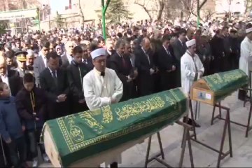 Annesinin gelinliğiyle uğurlandı