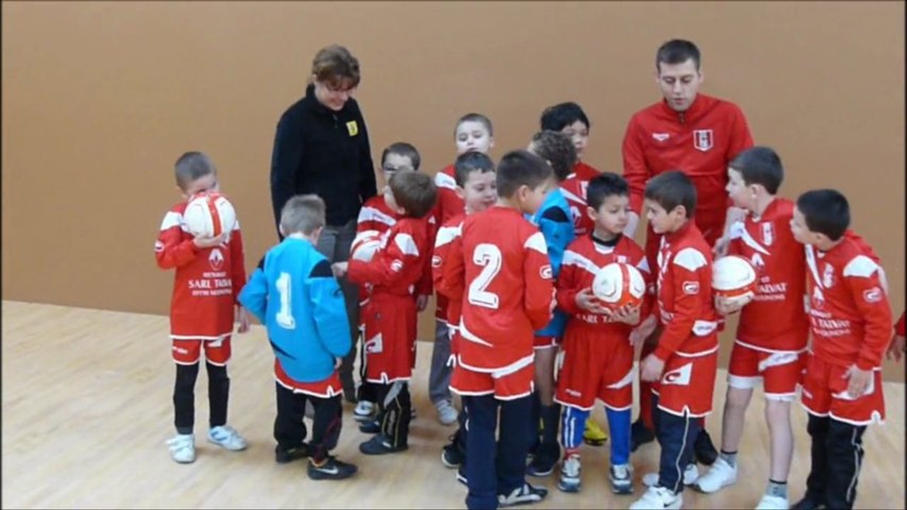 Remise des maillots U7 et U9 offerts par le Garage TALVAT